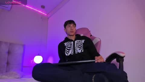 Snapshot of alessandro_dybala chatting on 01-25-25, 12:26 Alessandro Dybala online show from 01-25-25, 12:26