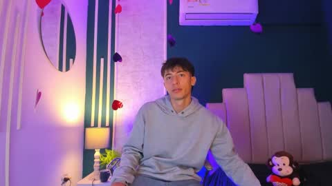 Snapshot of alessandro_dybala chatting on 02-15-25, 12:11 Alessandro Dybala online show from 02-15-25, 12:11