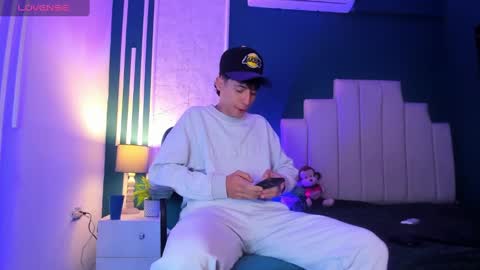 Snapshot of alessandro_dybala chatting on 02-19-25, 11:38 Alessandro Dybala online show from 02-19-25, 11:38
