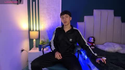 Snapshot of alessandro_dybala chatting on 02-26-25, 12:14 Alessandro Dybala online show from 02-26-25, 12:14