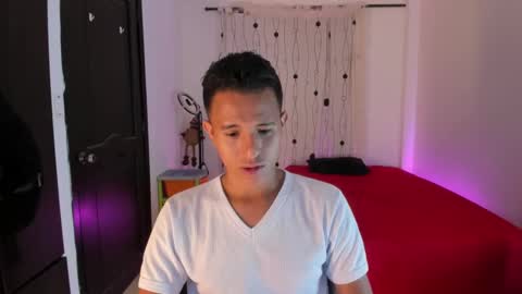 Snapshot of alessandro_wizard chatting on 01-22-25, 02:26 Alessandro online show from 01-22-25, 02:26