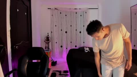 Snapshot of alessandro_wizard chatting on 01-28-25, 11:39 Alessandro online show from 01-28-25, 11:39