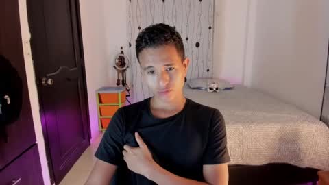 Snapshot of alessandro_wizard chatting on 01-29-25, 11:35 Alessandro online show from 01-29-25, 11:35