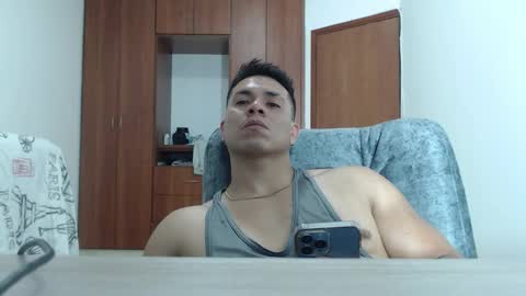 Snapshot of alessandromancini92 chatting on 10-28-25, 02:04 alessandromancini92 online show from 10-28-25, 02:04