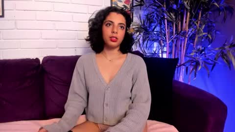 Snapshot of alessiia__ chatting on 10-05-25, 03:38 alessiia__ online show from 10-05-25, 03:38