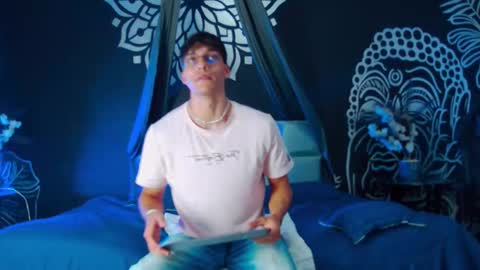 Alessio online show from 12-22-25, 12:02