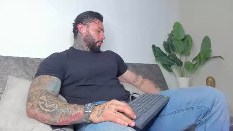 Snapshot of alessrose22 chatting on 06-25-26, 09:30 Aless Rose online show from 06-25-26, 09:30
