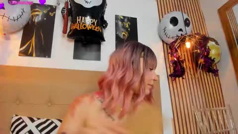 Snapshot of alesziarose chatting on 10-14-25, 07:25 Aleszia online show from 10-14-25, 07:25