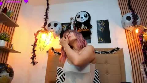 Snapshot of alesziarose chatting on 10-18-25, 07:25 Aleszia online show from 10-18-25, 07:25