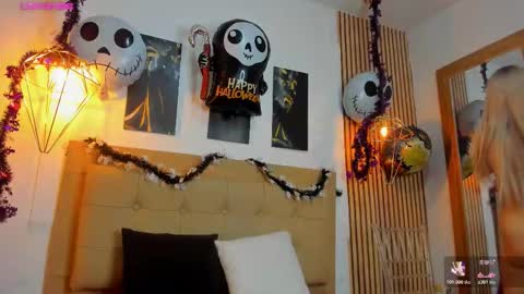 Snapshot of alesziarose chatting on 10-27-25, 07:51 Aleszia online show from 10-27-25, 07:51