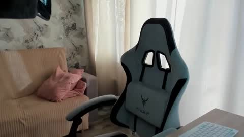 Aletta Oushen online show from 09-30-25, 10:09