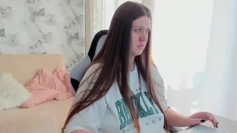 Aletta Oushen online show from 10-16-25, 09:43