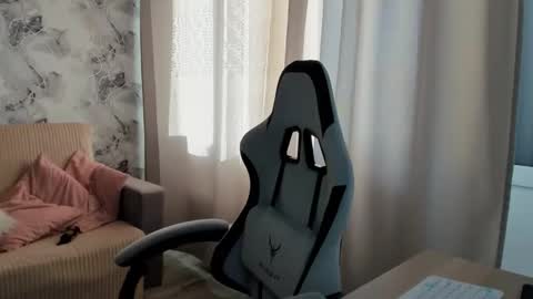 Aletta Oushen online show from 10-19-25, 09:10