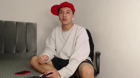 Snapshot of alex__lover chatting on 12-17-24, 05:40 Owen online show from 12-17-24, 05:40