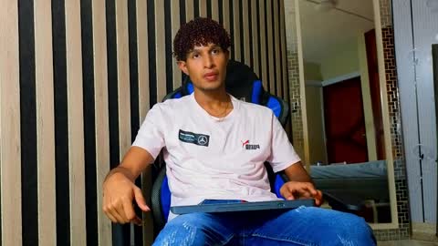 Snapshot of alex_bloom_ chatting on 05-27-26, 07:33 Alexander online show from 05-27-26, 07:33
