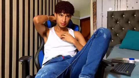 Snapshot of alex_bloom_ chatting on 06-07-26, 04:22 Alexander online show from 06-07-26, 04:22