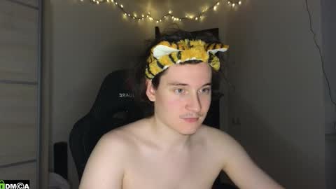 Snapshot of alex_candy_pump chatting on 11-08-25, 12:33 FAVORITE online show from 11-08-25, 12:33