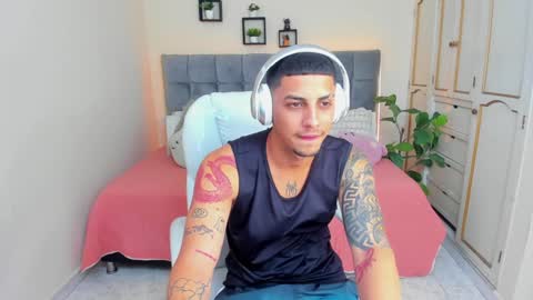 Snapshot of alex_cute77 chatting on 01-10-25, 05:56 alex online show from 01-10-25, 05:56