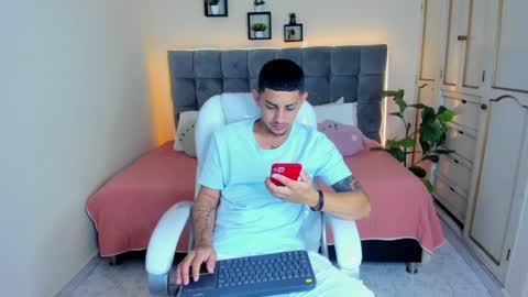 Snapshot of alex_cute77 chatting on 01-14-25, 12:14 alex online show from 01-14-25, 12:14