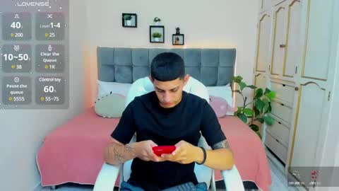 Snapshot of alex_cute77 chatting on 01-18-25, 12:15 alex online show from 01-18-25, 12:15
