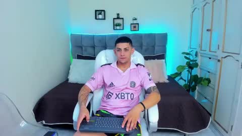 Snapshot of alex_cute77 chatting on 01-23-25, 12:09 alex online show from 01-23-25, 12:09