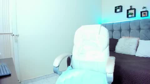 Snapshot of alex_cute77 chatting on 02-01-25, 03:18 alex online show from 02-01-25, 03:18