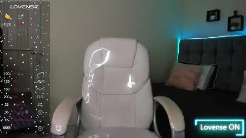 Snapshot of alex_cute77 chatting on 02-04-25, 12:11 alex online show from 02-04-25, 12:11