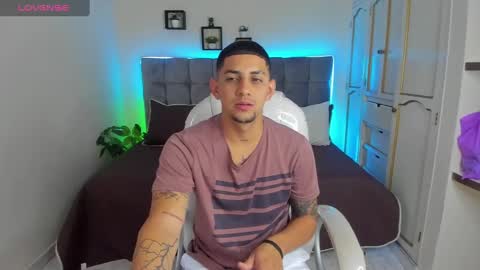 Snapshot of alex_cute77 chatting on 02-12-25, 12:12 alex online show from 02-12-25, 12:12