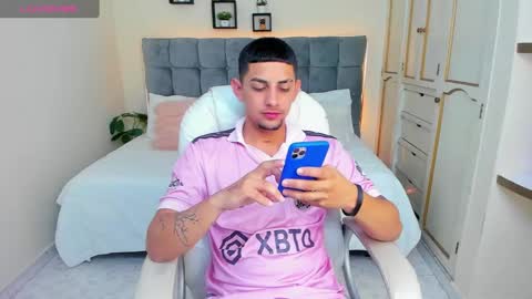 Snapshot of alex_cute77 chatting on 02-18-25, 12:17 alex online show from 02-18-25, 12:17