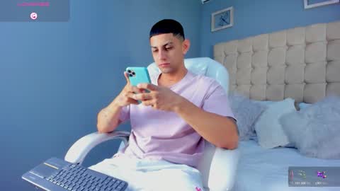 Snapshot of alex_cute77 chatting on 09-10-25, 11:54 alex online show from 09-10-25, 11:54