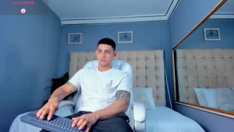 Snapshot of alex_cute77 chatting on 09-13-25, 11:54 alex online show from 09-13-25, 11:54