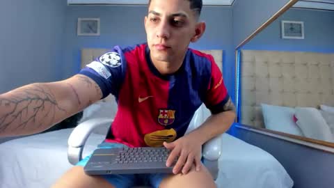 Snapshot of alex_cute77 chatting on 09-16-25, 01:45 alex online show from 09-16-25, 01:45