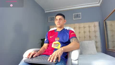 Snapshot of alex_cute77 chatting on 09-23-25, 12:19 alex online show from 09-23-25, 12:19