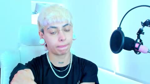 Residente0xxx online show from 11-19-25, 06:08