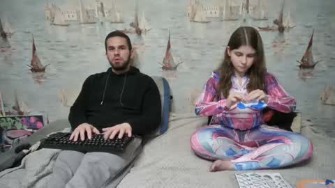 Alex and Sarah online show from 10-11-25, 08:29