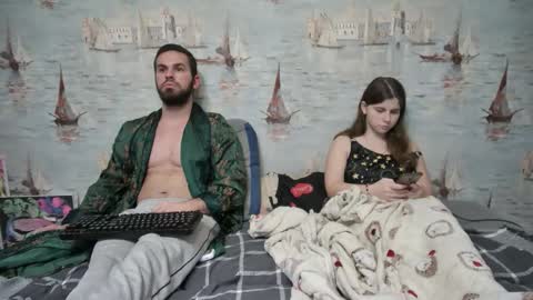 Alex and Sarah online show from 10-26-25, 12:27