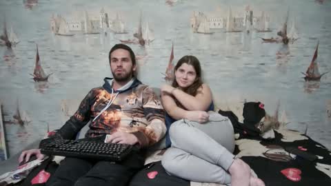 Alex and Sarah online show from 11-07-25, 08:42