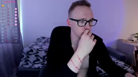 Snapshot of alex_silent chatting on 03-06-25, 10:30 alex_silent online show from 03-06-25, 10:30