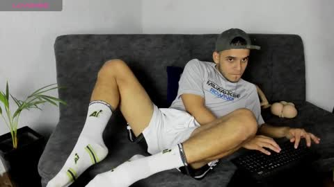 Snapshot of alex_woll11 chatting on 09-22-25, 07:21 Alex Woll online show from 09-22-25, 07:21