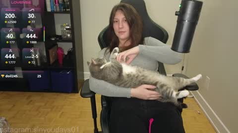 dont be afraid to click social media link its  working  just click on that  online show from 11-07-25, 12:32