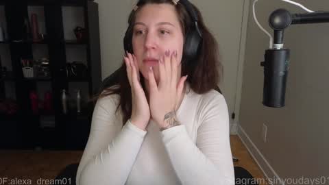 dont be afraid to click social media link its  working  just click on that  online show from 12-17-25, 11:00