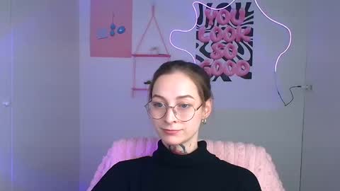 Snapshot of alexa_kittie chatting on 02-25-26, 06:23 Alexa online show from 02-25-26, 06:23