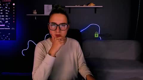 Snapshot of alexa_night_ chatting on 10-09-25, 10:13 alexa_night_ online show from 10-09-25, 10:13