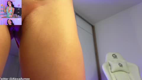 Snapshot of alexaaimee chatting on 12-18-24, 04:42 Alexa online show from 12-18-24, 04:42