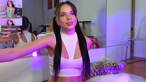 Snapshot of alexaaimee chatting on 12-22-24, 01:11 Alexa online show from 12-22-24, 01:11