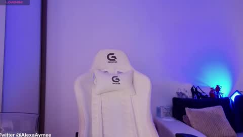 Snapshot of alexaaimee chatting on 10-30-25, 09:37 Alexa online show from 10-30-25, 09:37