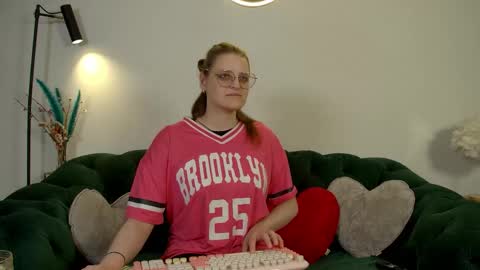 Snapshot of alexaavery chatting on 05-16-26, 06:21 AlexaAvery online show from 05-16-26, 06:21