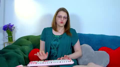 Snapshot of alexaavery chatting on 06-08-26, 07:03 AlexaAvery online show from 06-08-26, 07:03