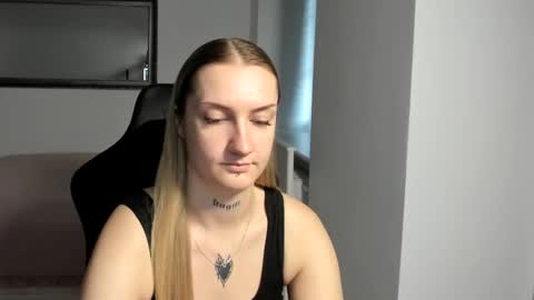 Snapshot of alexafragile chatting on 10-01-25, 12:11 Alexa online show from 10-01-25, 12:11