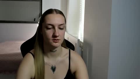 Snapshot of alexafragile chatting on 10-03-25, 11:51 Alexa online show from 10-03-25, 11:51